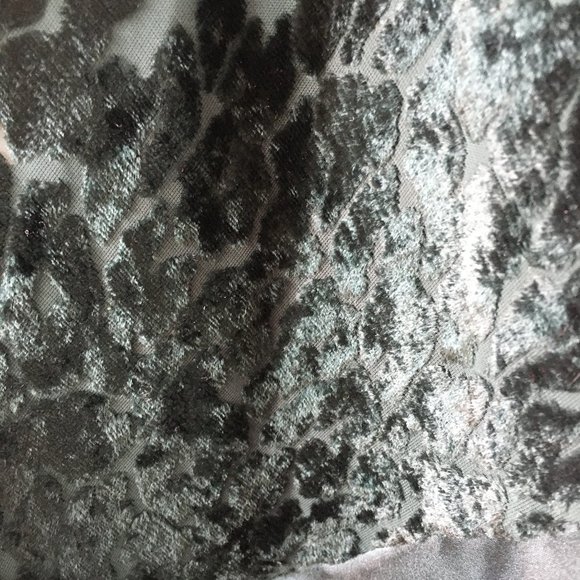 Versailles brand forest green nighwear. Size large - Picture 4 of 4